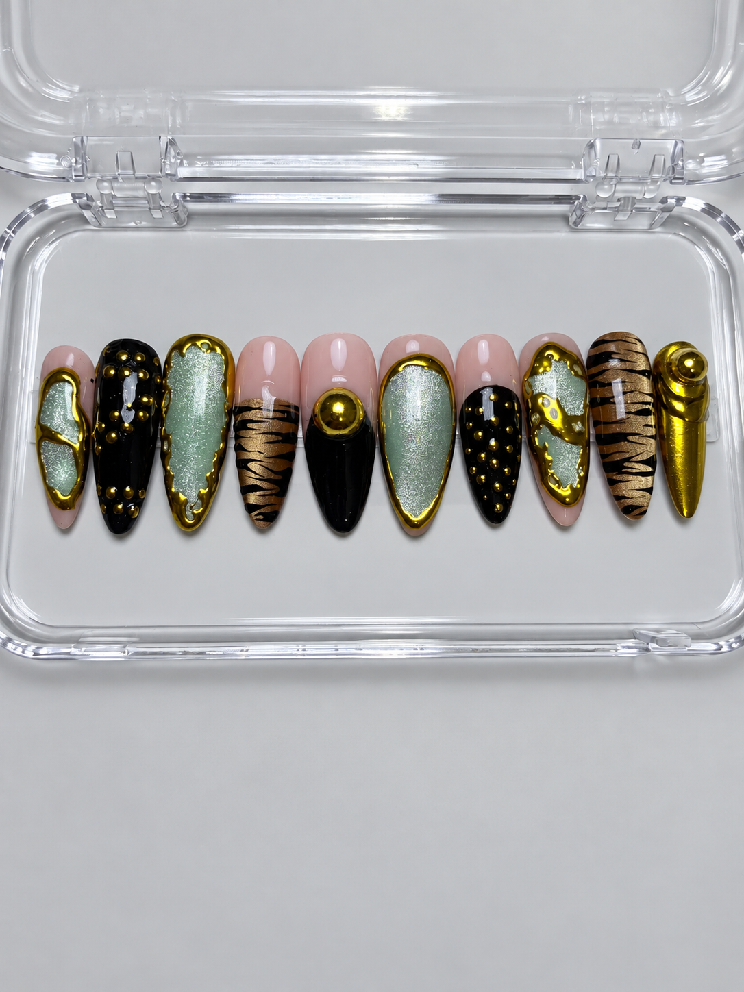 Black Label (MTO) - Black & Gold Luxury Soft Gel Press-On Nails Set