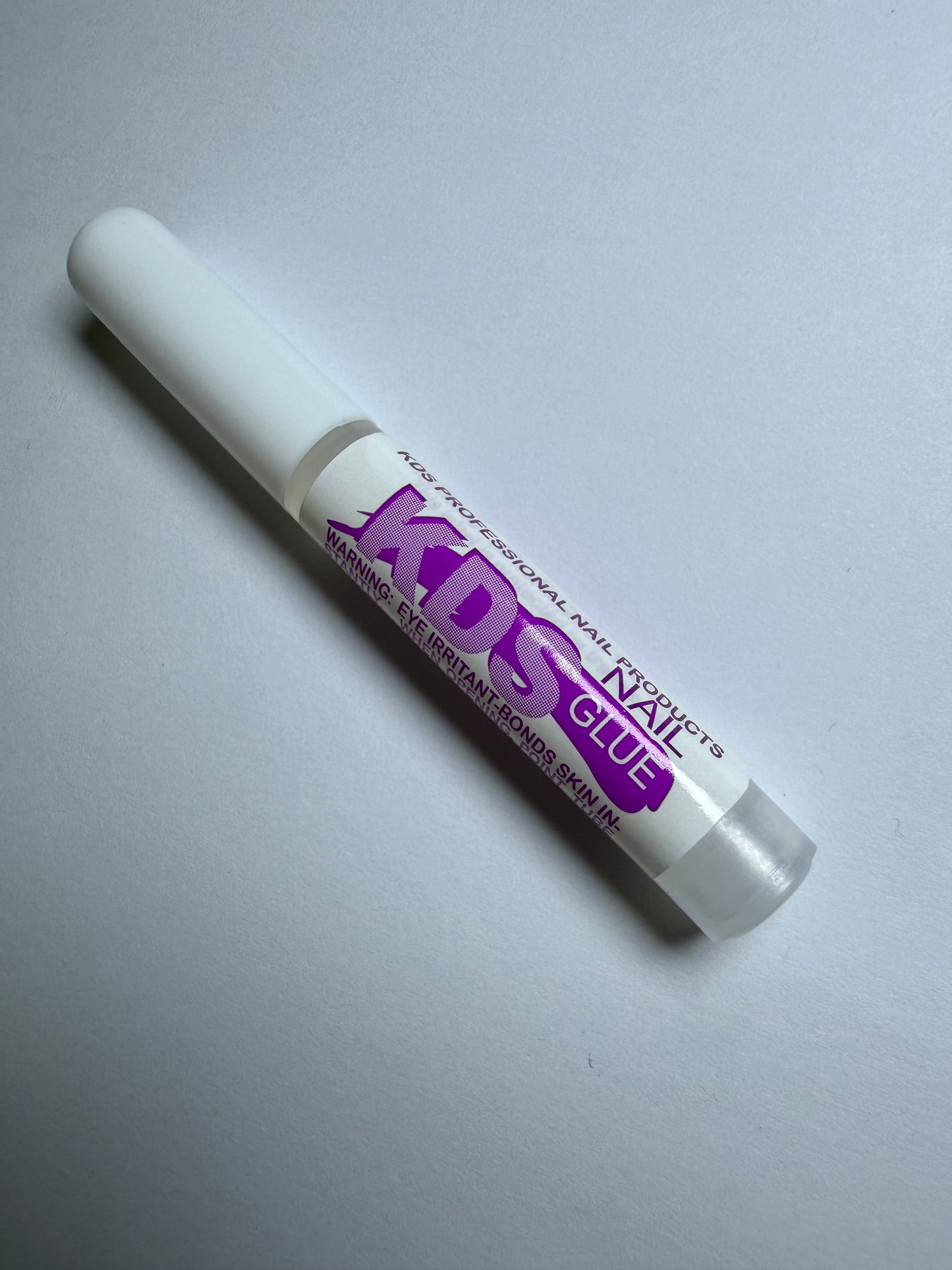 NAIL GLUE